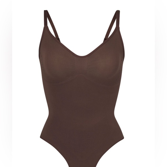 SKIMS Other - SKIMS Seamless Sculpt Thong Bodysuit